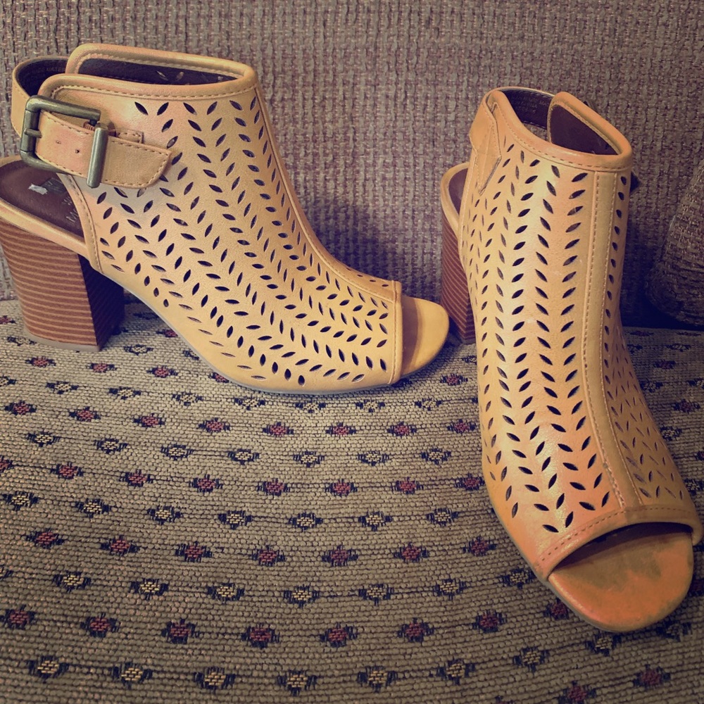 White Mountain Heels